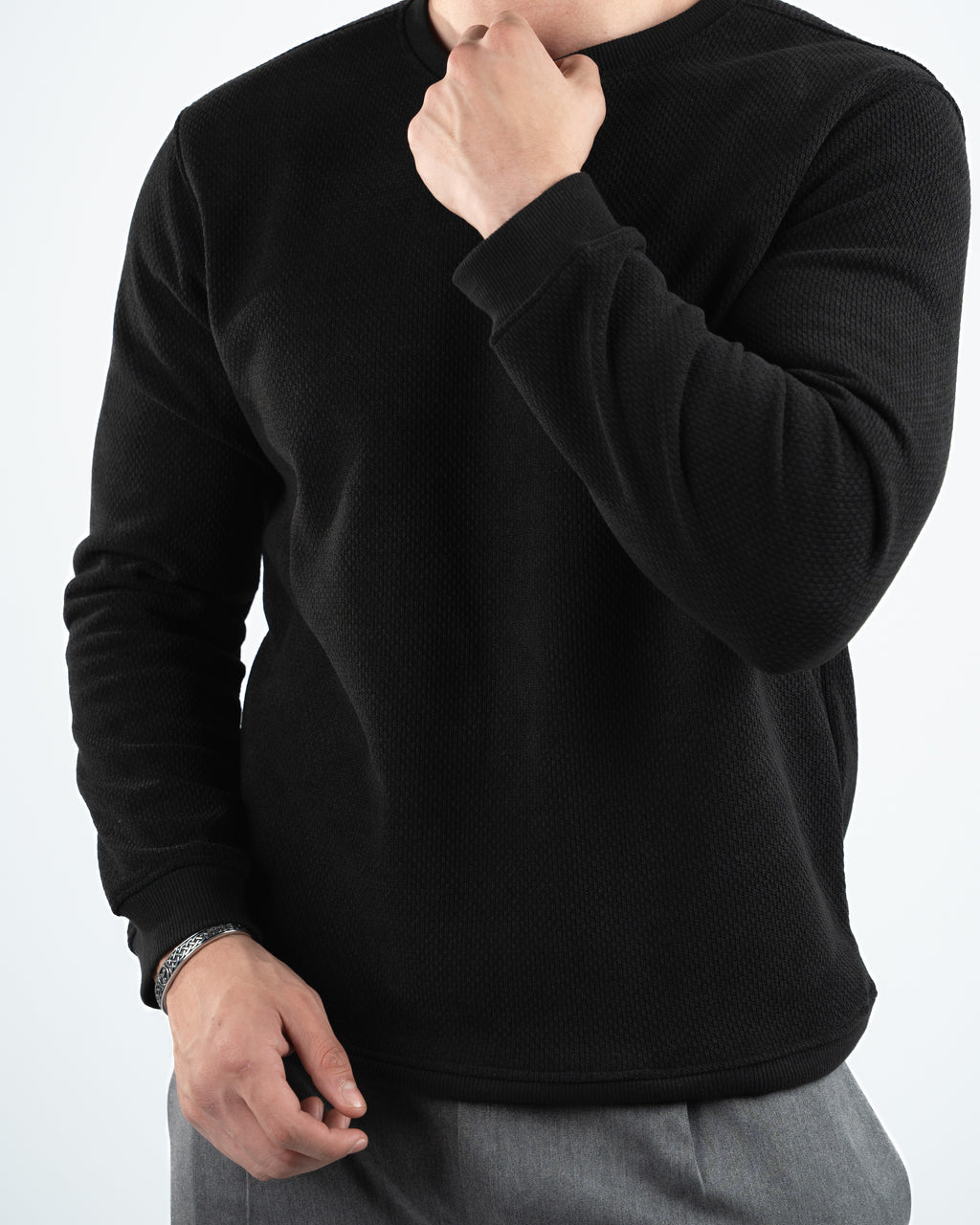 Black Round Neck Pullover